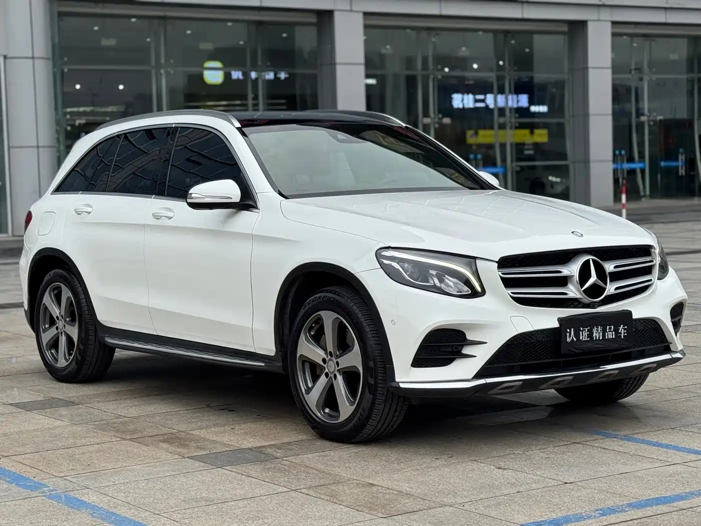 Mercedes-Benz GLC 2017 GLC 260 4MATIC Luxury фото 3