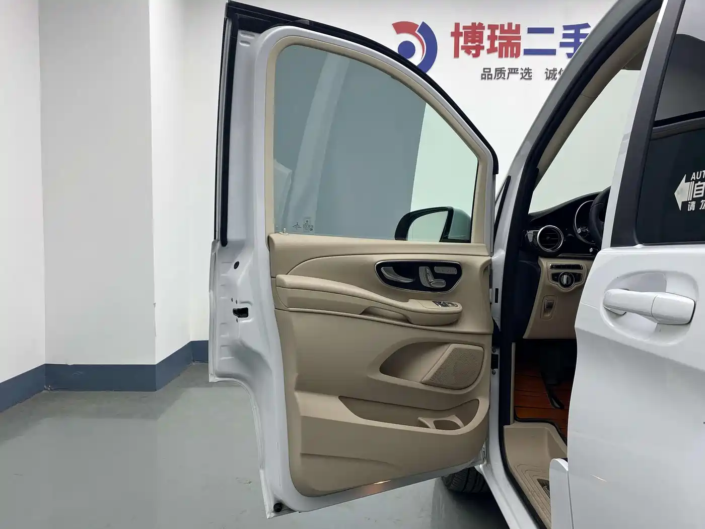 Mercedes-Benz V-Class 2016 V 260 Navigator фото 14