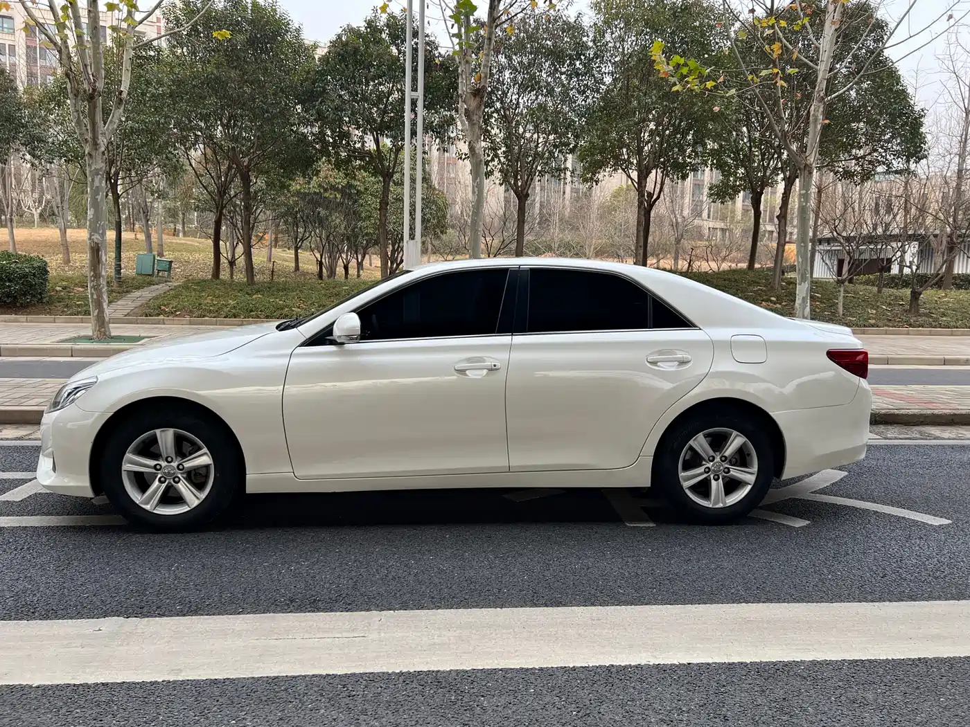 Toyota Reiz 2013 2.5V Elite Edition фото 28