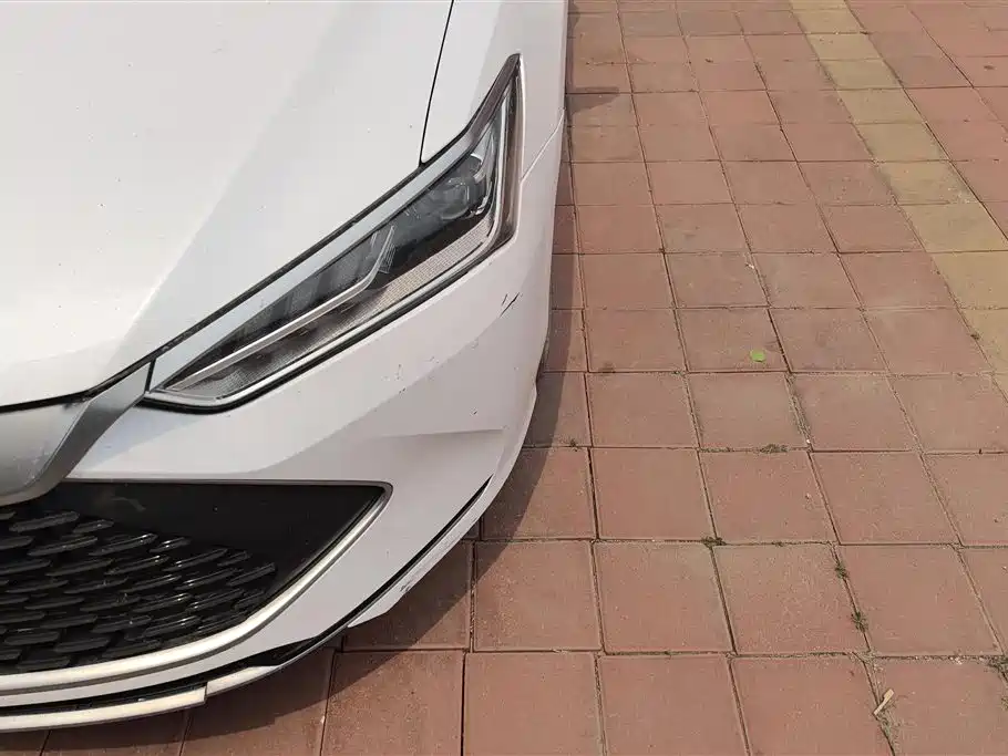 BYD Qin PLUS 2024 Glory Edition DM-i 55KM Leading фото 5