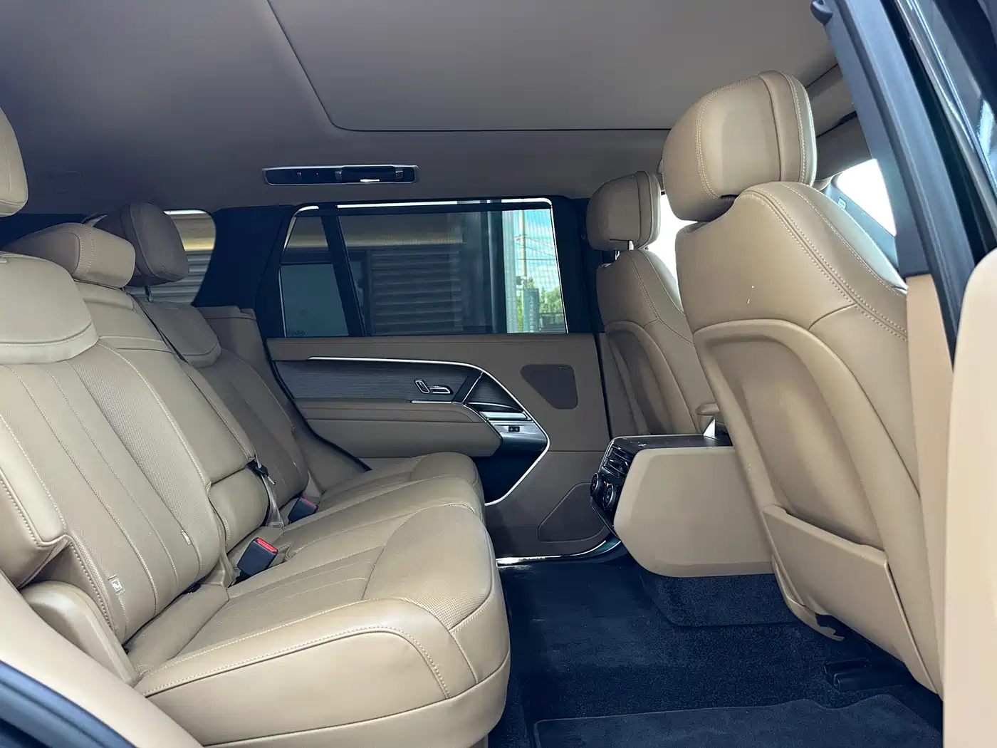 Land Rover Range Rover 2025 3.0 L6 400PS Flourishing Era Extended Wheelbase фото 22