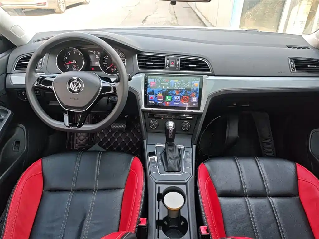 Volkswagen Lamando 2017 230TSI DSG Trend Edition фото 10