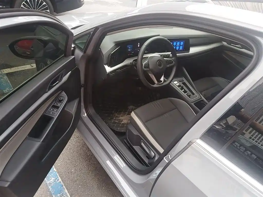 Volkswagen Golf 2023 Facelift 280TSI DSG Pro фото 23