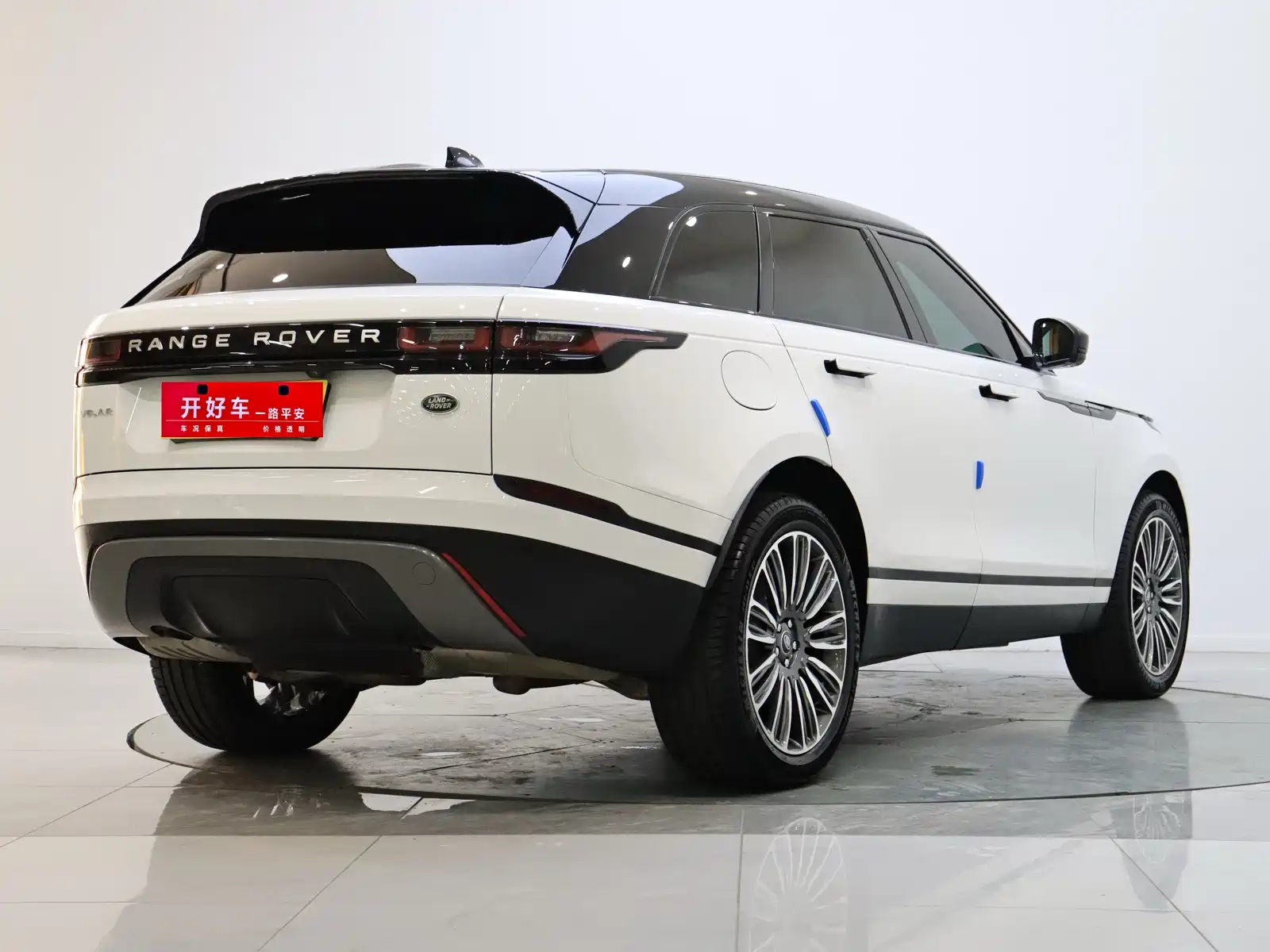 Фото 3 - Land Rover Range Rover Velar