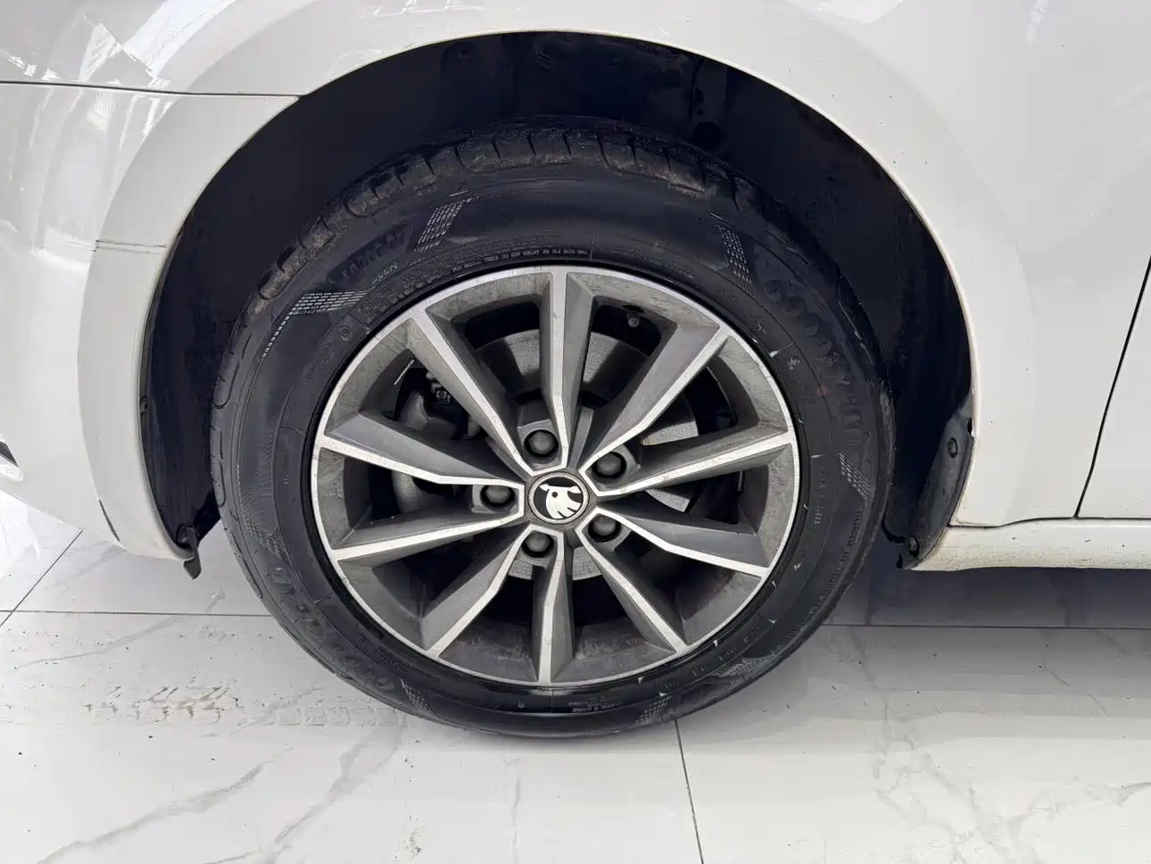 Škoda Octavia 2017 1.6L Automatic Pioneer Edition фото 14