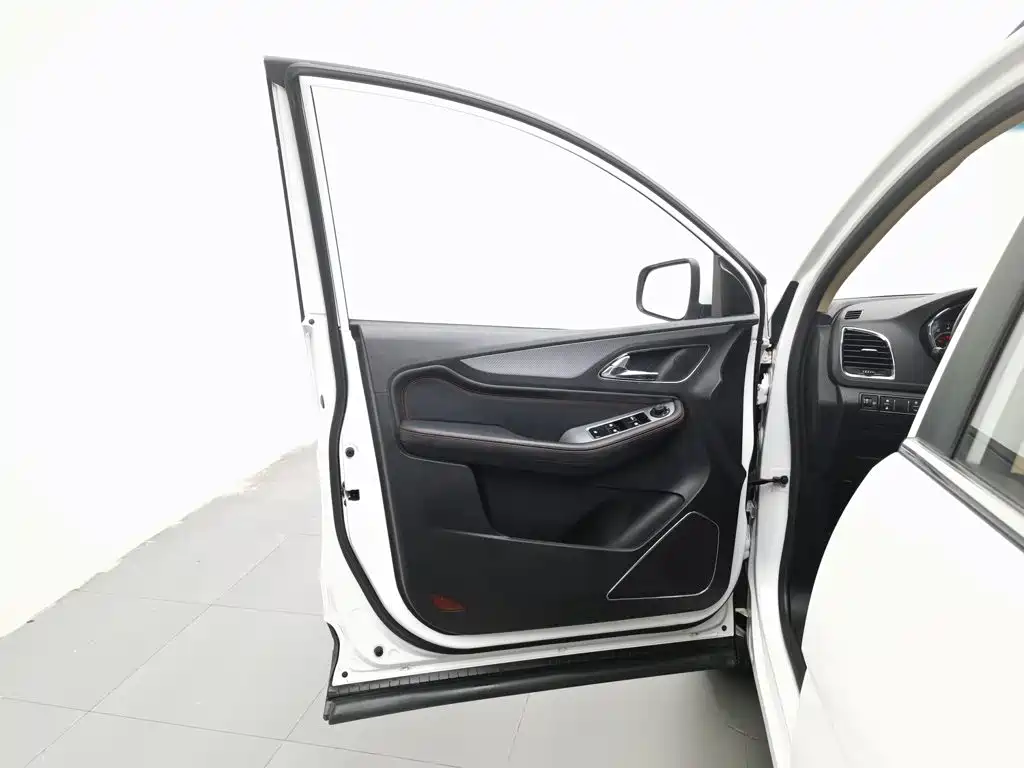Baojun 560 2017 2016 1.8L Manual Luxury