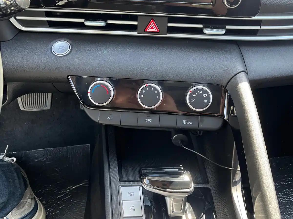 Hyundai Elantra 2023 1.5L CVT GLX Elite Edition фото 7