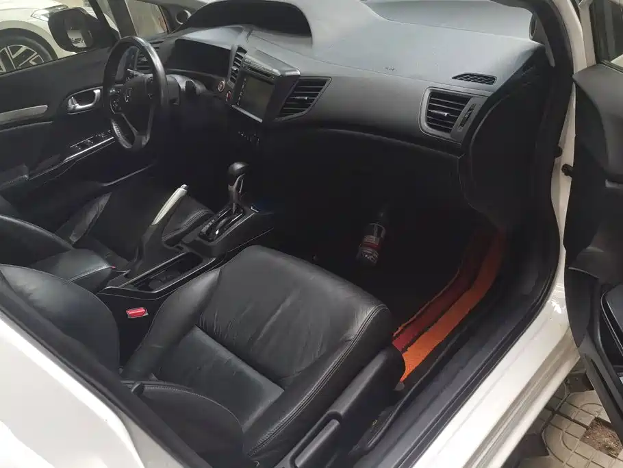 Фото 8 - Honda Civic