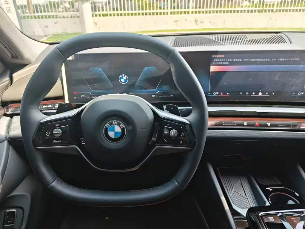 BMW 5 Series 2024 530Li Leading Model Luxury Package фото 12