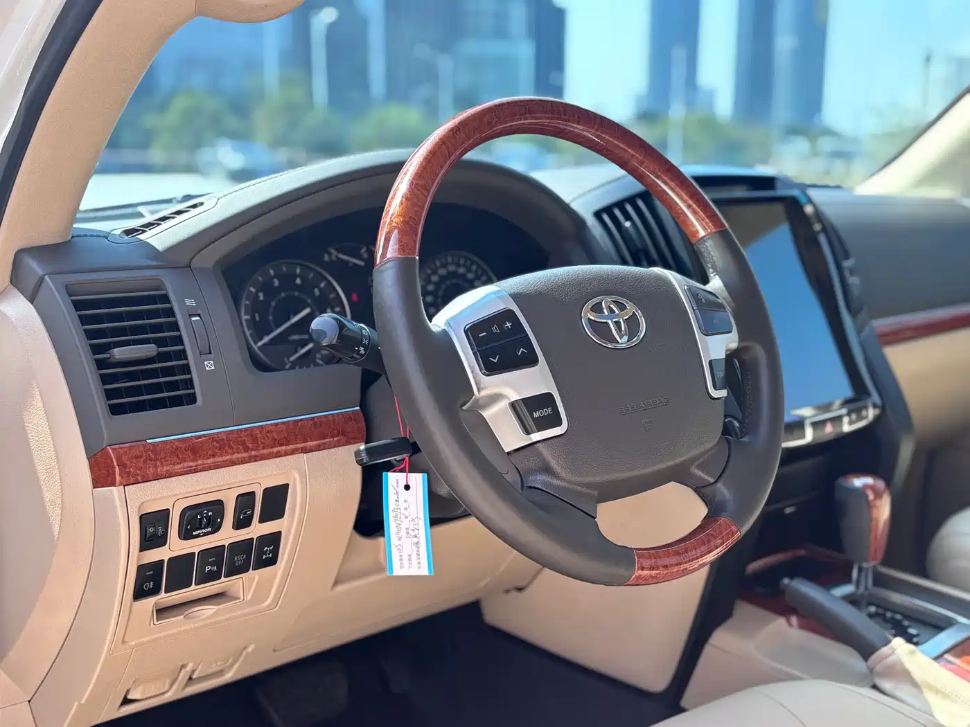 Toyota Land Cruiser (Import) 2015 4.0L V6 Middle East Limited Edition фото 12