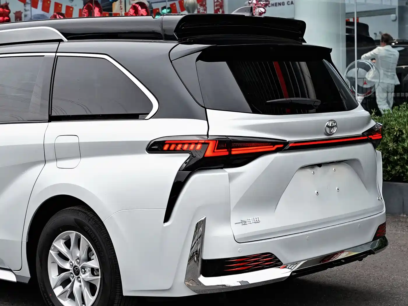 Toyota Granvia фото 27