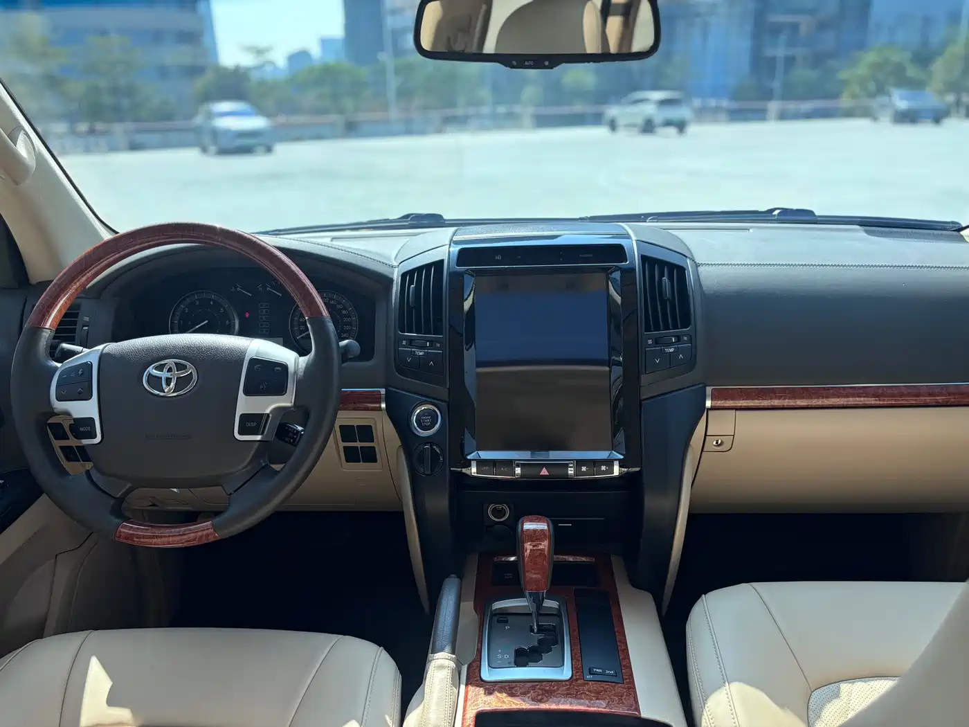 Toyota Land Cruiser (Import) 2015 4.0L V6 Middle East Limited Edition фото 4