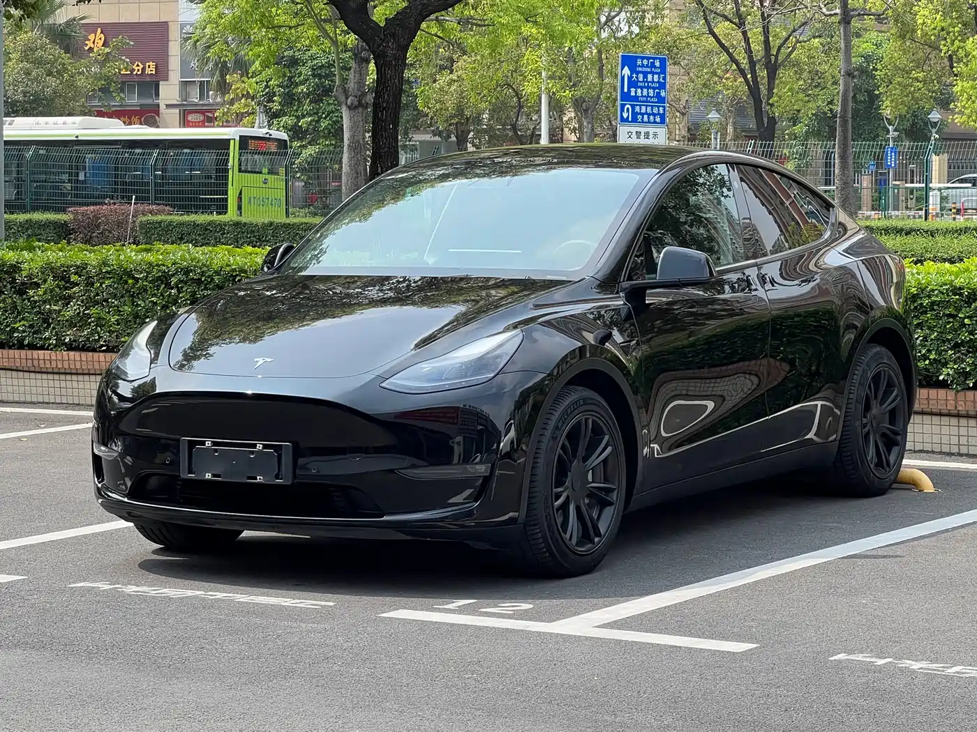 TESLA MODEL Y