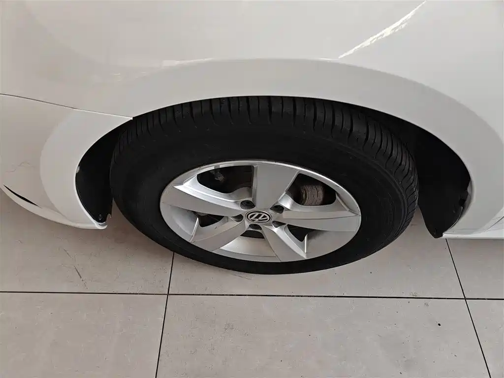Volkswagen Lavida Tour 2015 1.6L Automatic Trend Edition фото 23