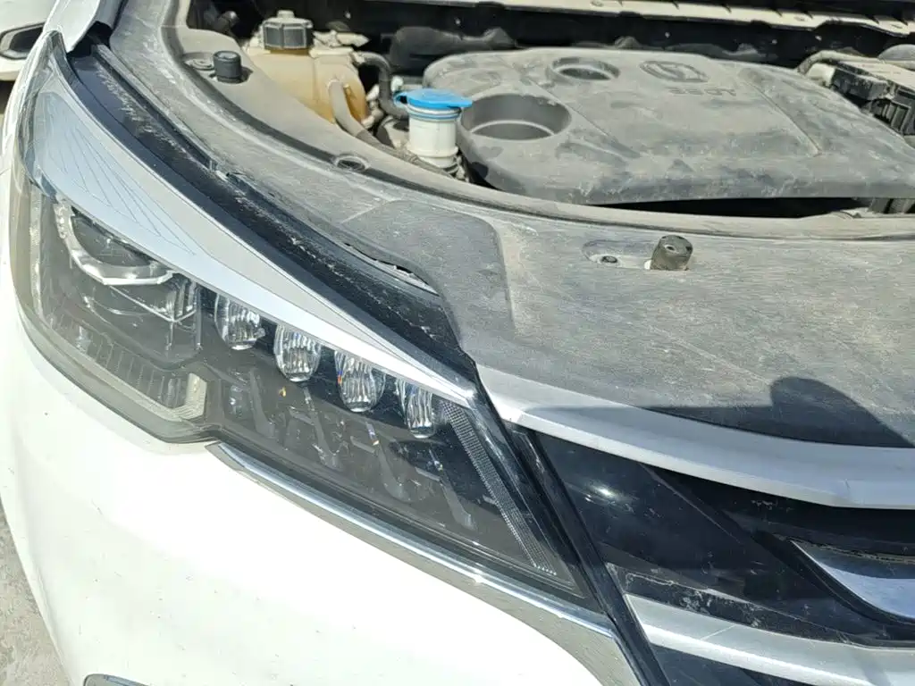 Photo 11 - Changan CS85