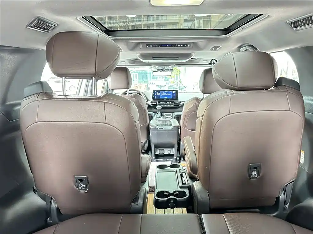 Toyota Sienna 2021 2.5L Hybrid Platinum Edition фото 25