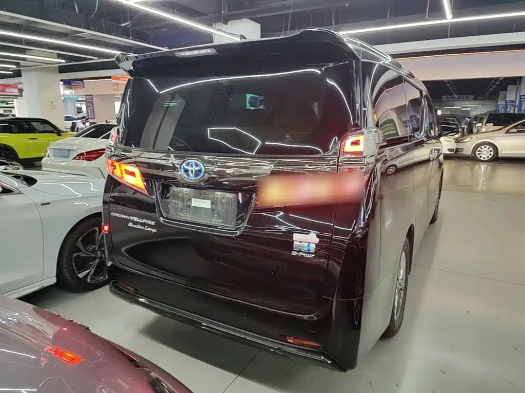 Фото 7 - Toyota Vellfire