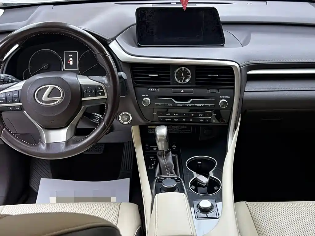 Фото 7 - Lexus RX