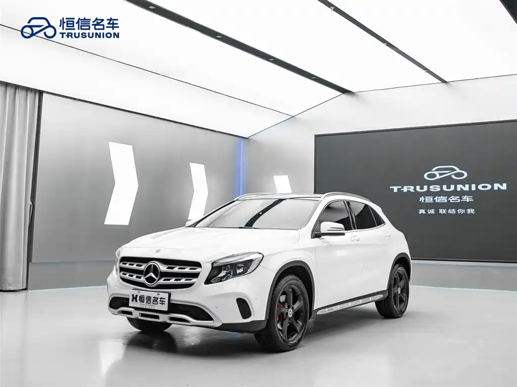 Mercedes-Benz GLA 2018 GLA 200 Dynamic фото 3