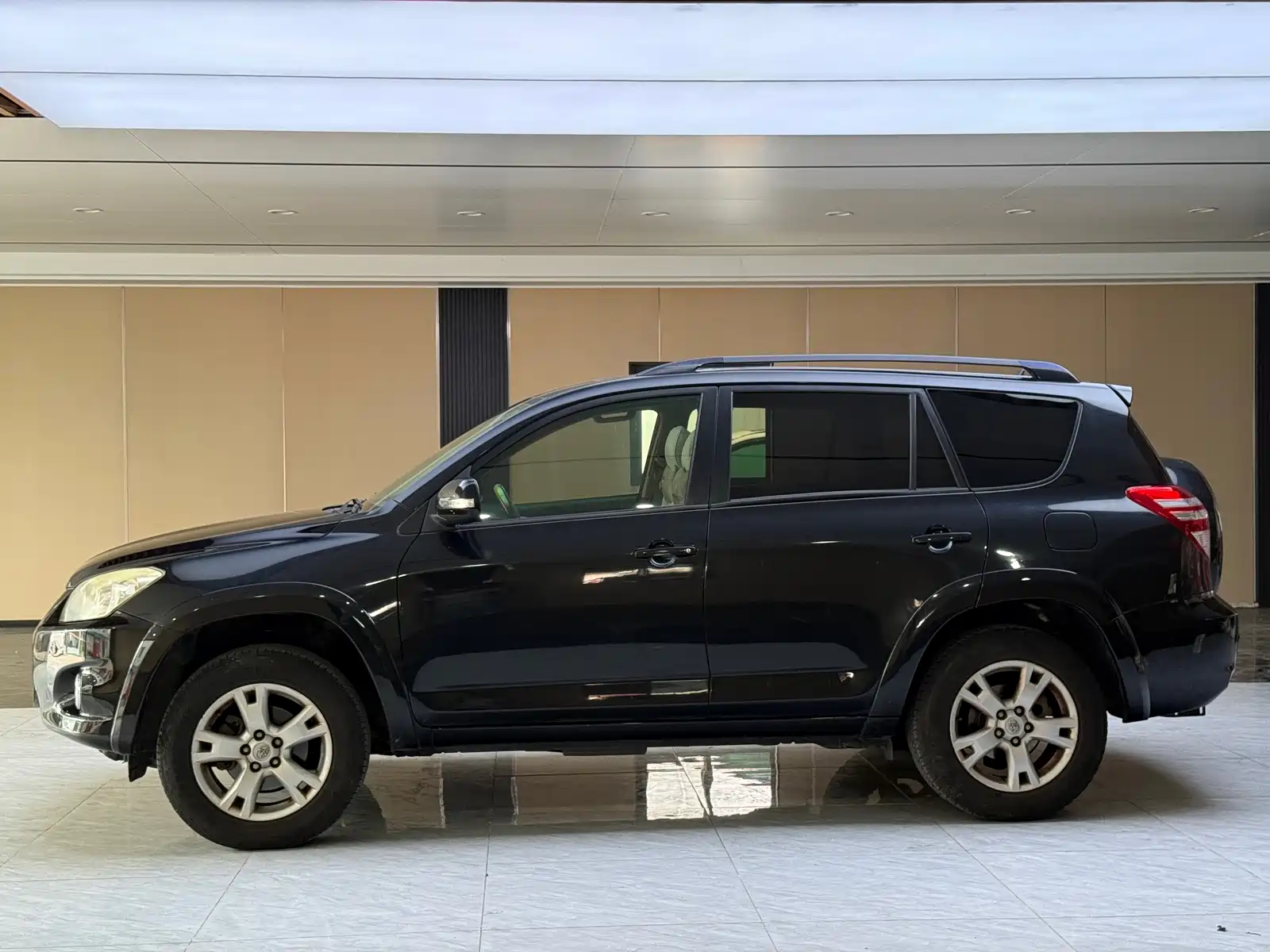 صورة 7 - Toyota RAV4