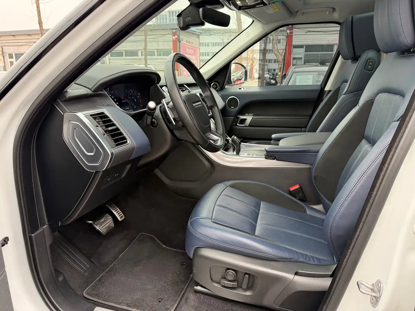 Land Rover Range Rover Sport 2022 3.0 L6 Gloss Black Edition фото 5