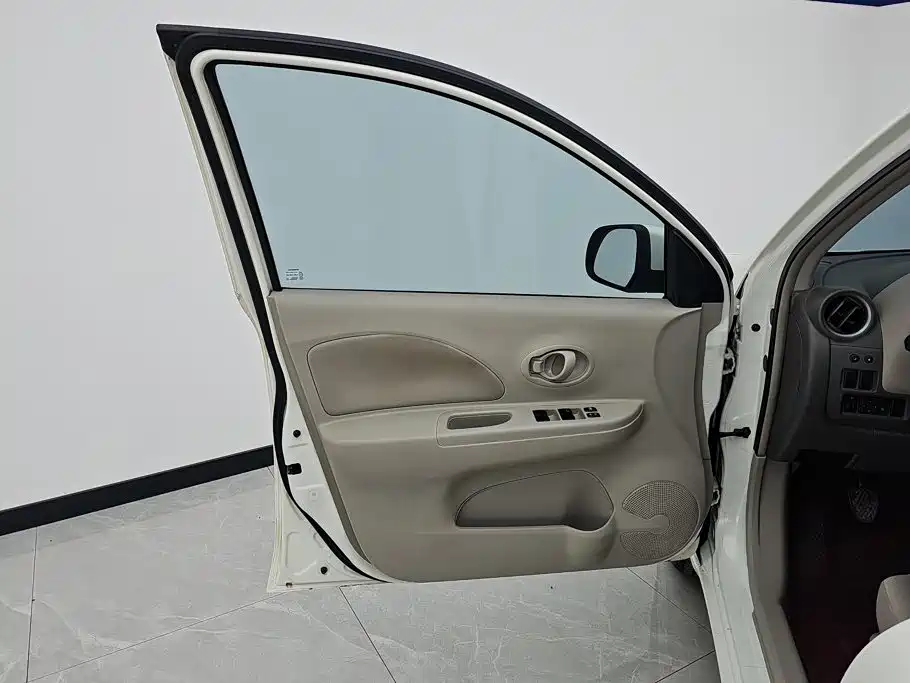 Nissan March 2014 2010 1.5L Manual Easy-Shine Edition
