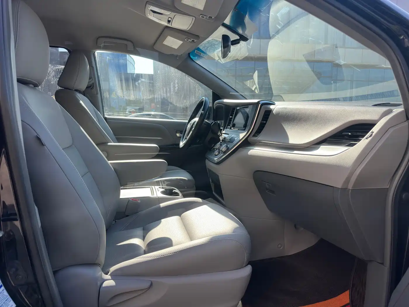 Toyota Sienna 2015 3.5L 4WD L фото 11