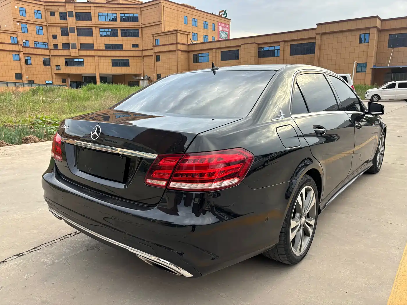 Mercedes-Benz E-Class 2014 Facelift E 260 L Sport фото 4
