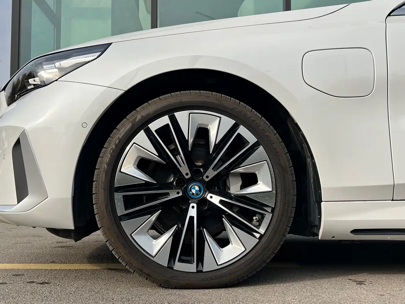 BMW I5
