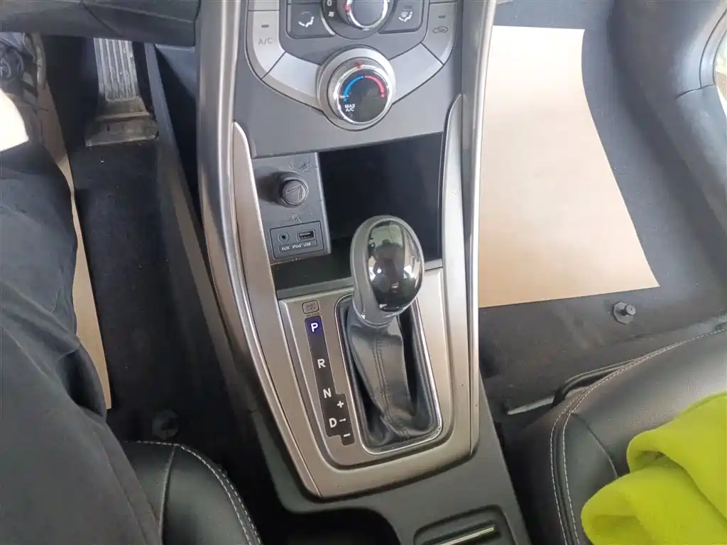 Hyundai Langdong 2012 1.6L Automatic Fashion фото 10
