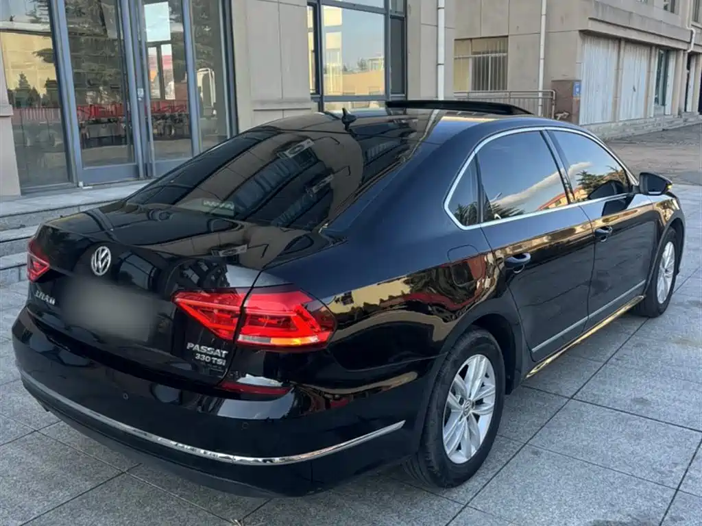 Volkswagen Passat 2015 1.8TSI DSG Honor Edition фото 9