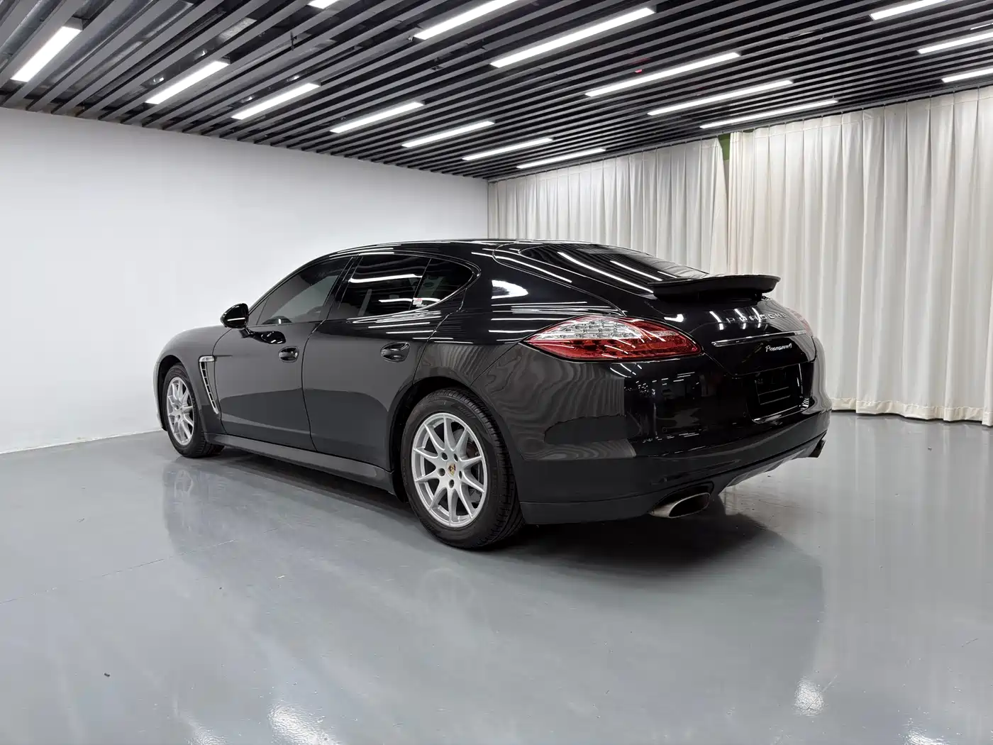 Porsche Panamera 2013 Panamera 4 Platinum Edition 3.6L фото 28