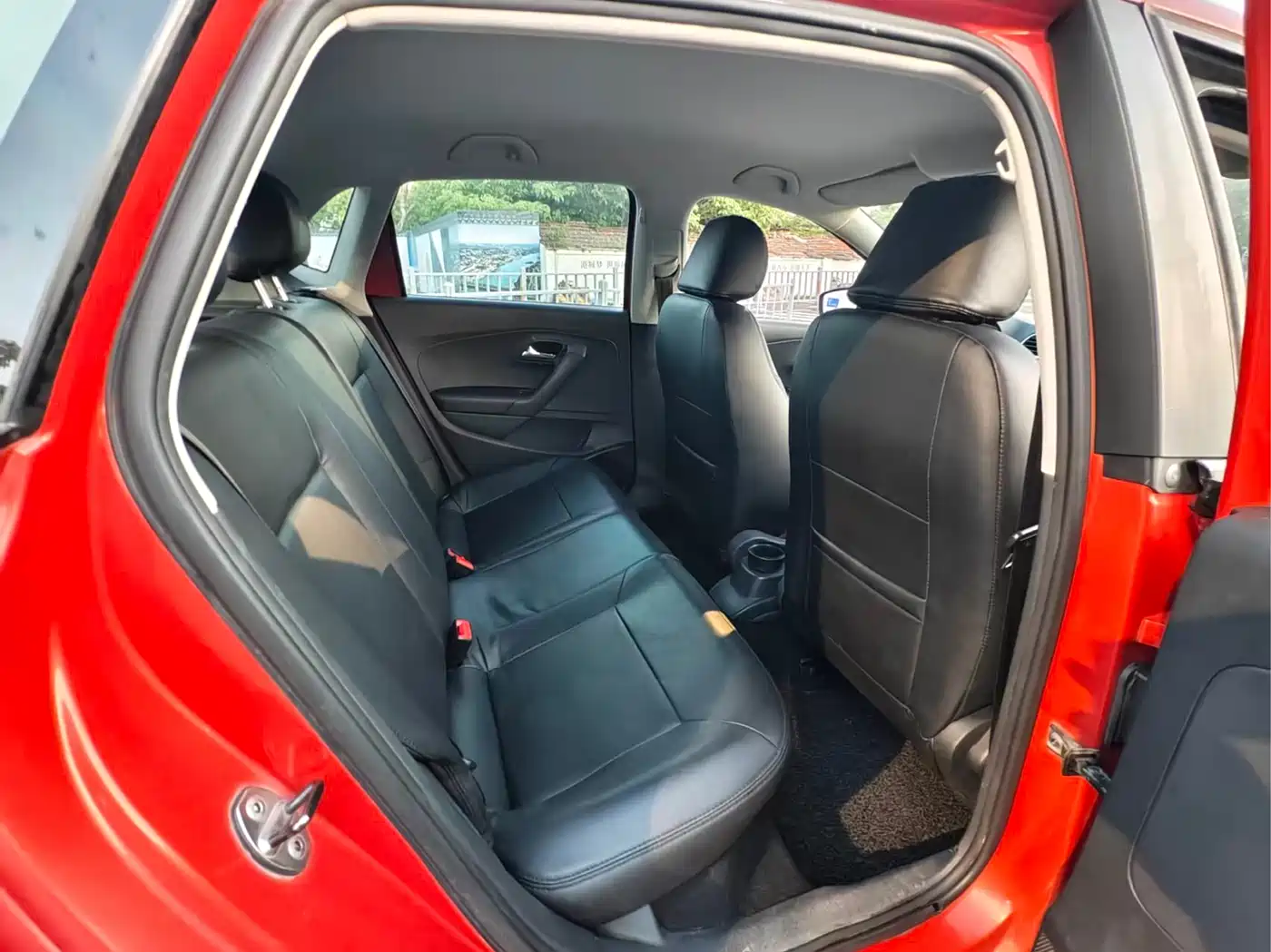 Volkswagen Polo 2013 1.6L Automatic Comfort Edition фото 10
