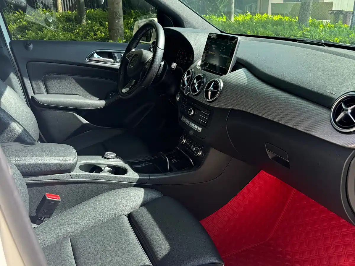 Mercedes-Benz B-Class 2017 B 200 Dynamic фото 4