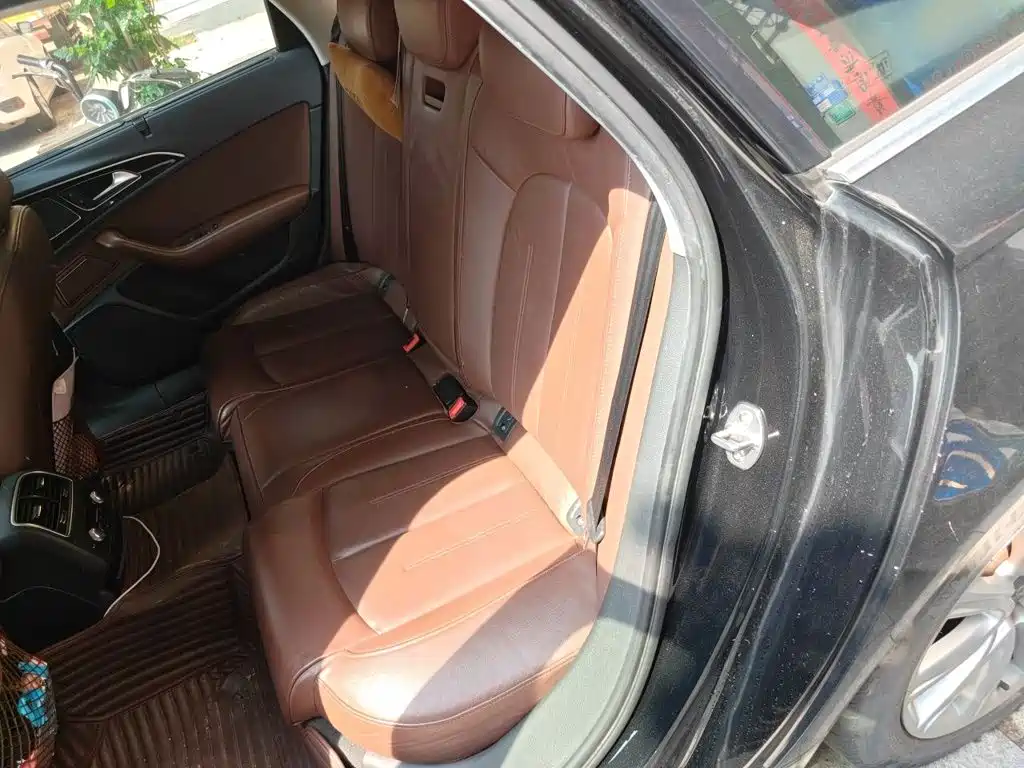 Фото 13 - Audi A6L