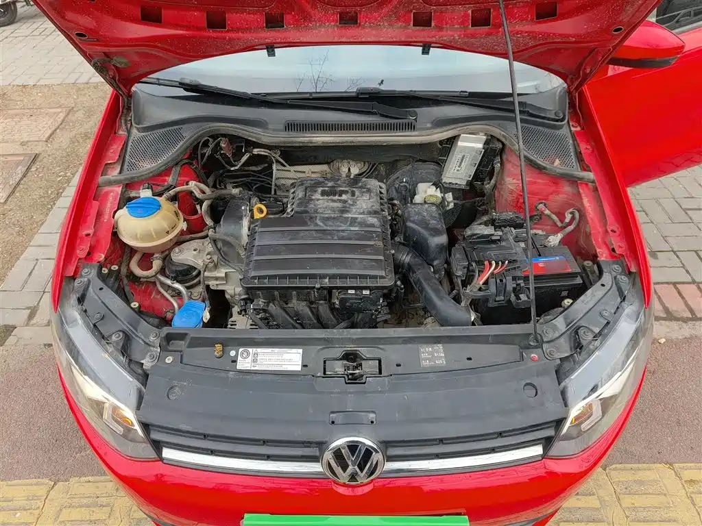 Volkswagen Polo 2016 1.4L Automatic Trend фото 20