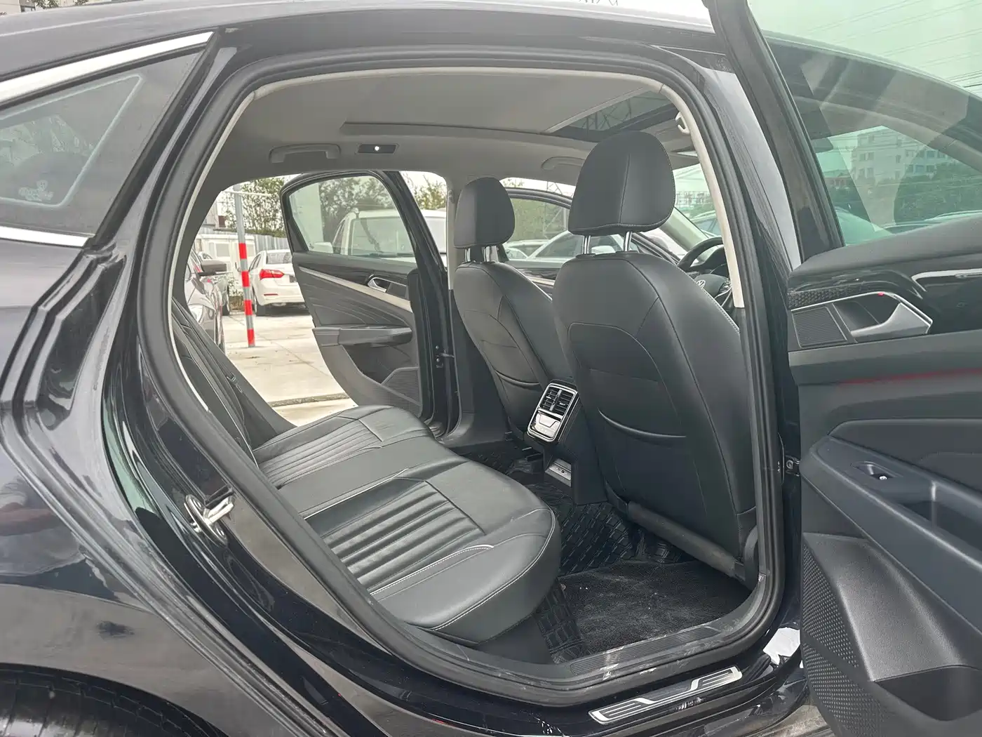 Фото 8 - Volkswagen Passat