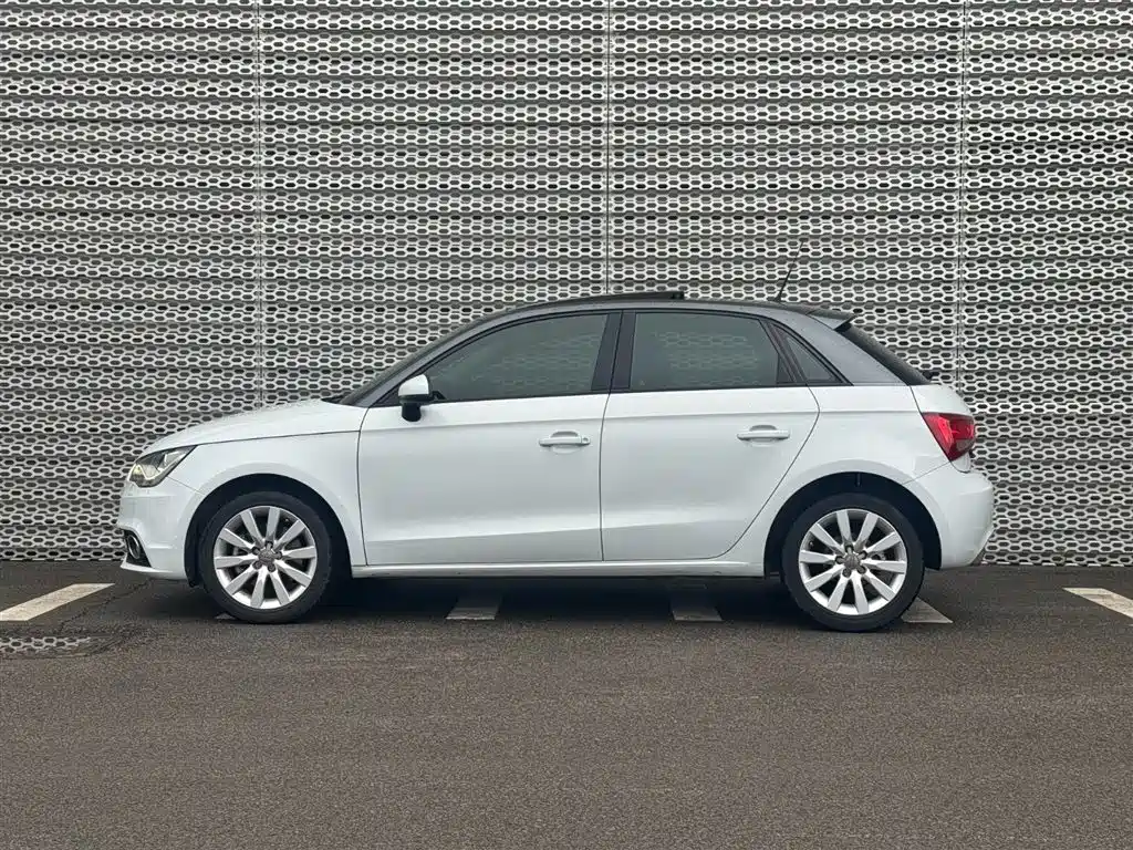 Audi A1 2013 Model 30 TFSI Sportback Ego фото 3