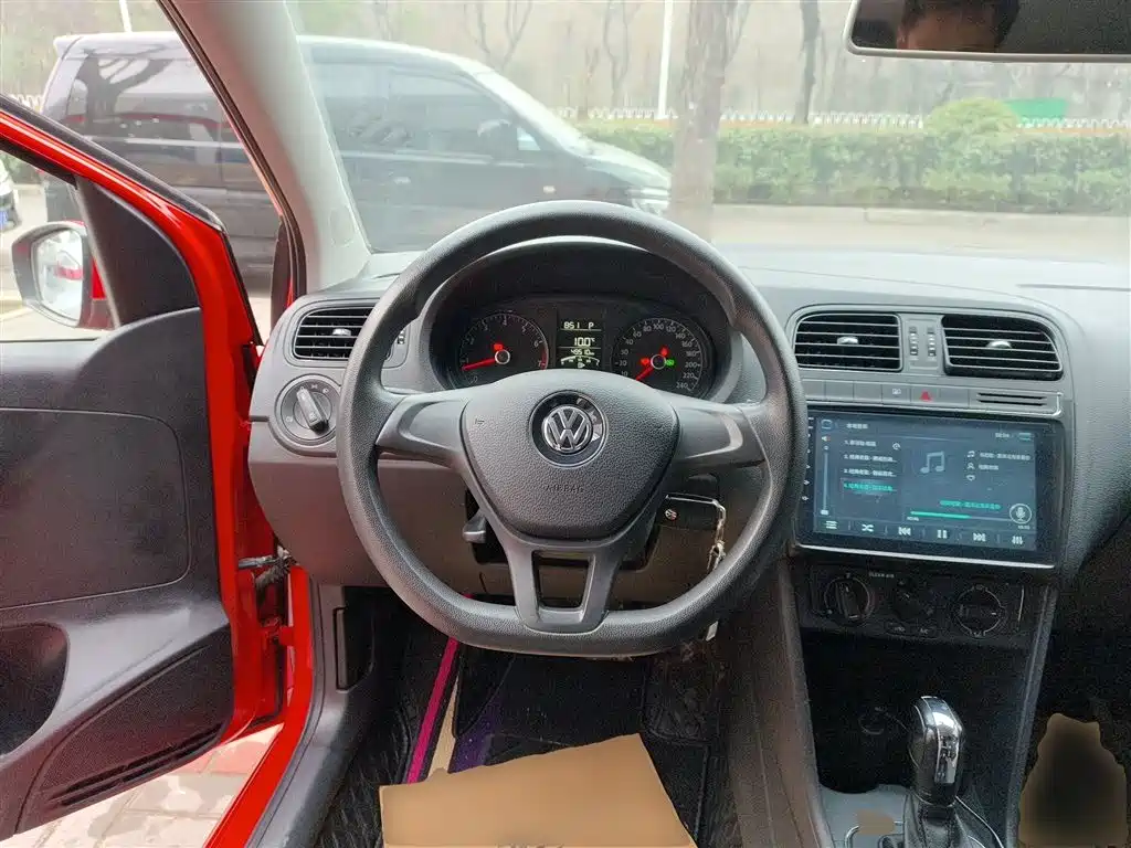 Volkswagen Polo 2016 1.4L Automatic Trend фото 11