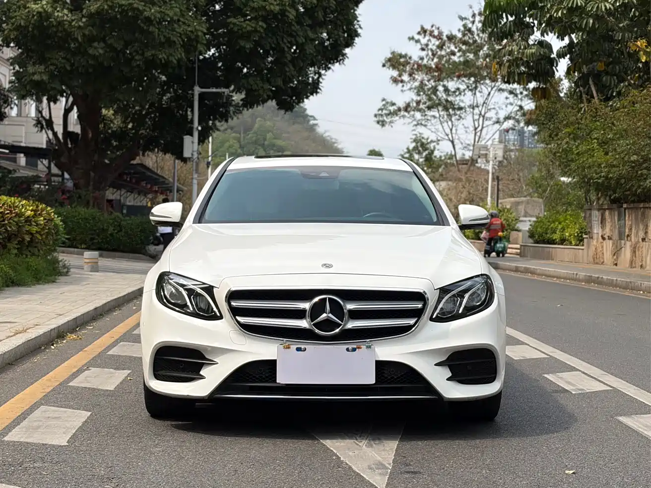 Mercedes-Benz E-Class 2016 E 300 L Sport Fashion Type фото 3