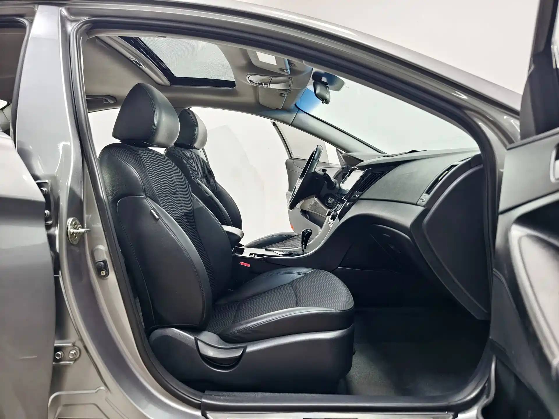Фото 14 - Hyundai Sonata