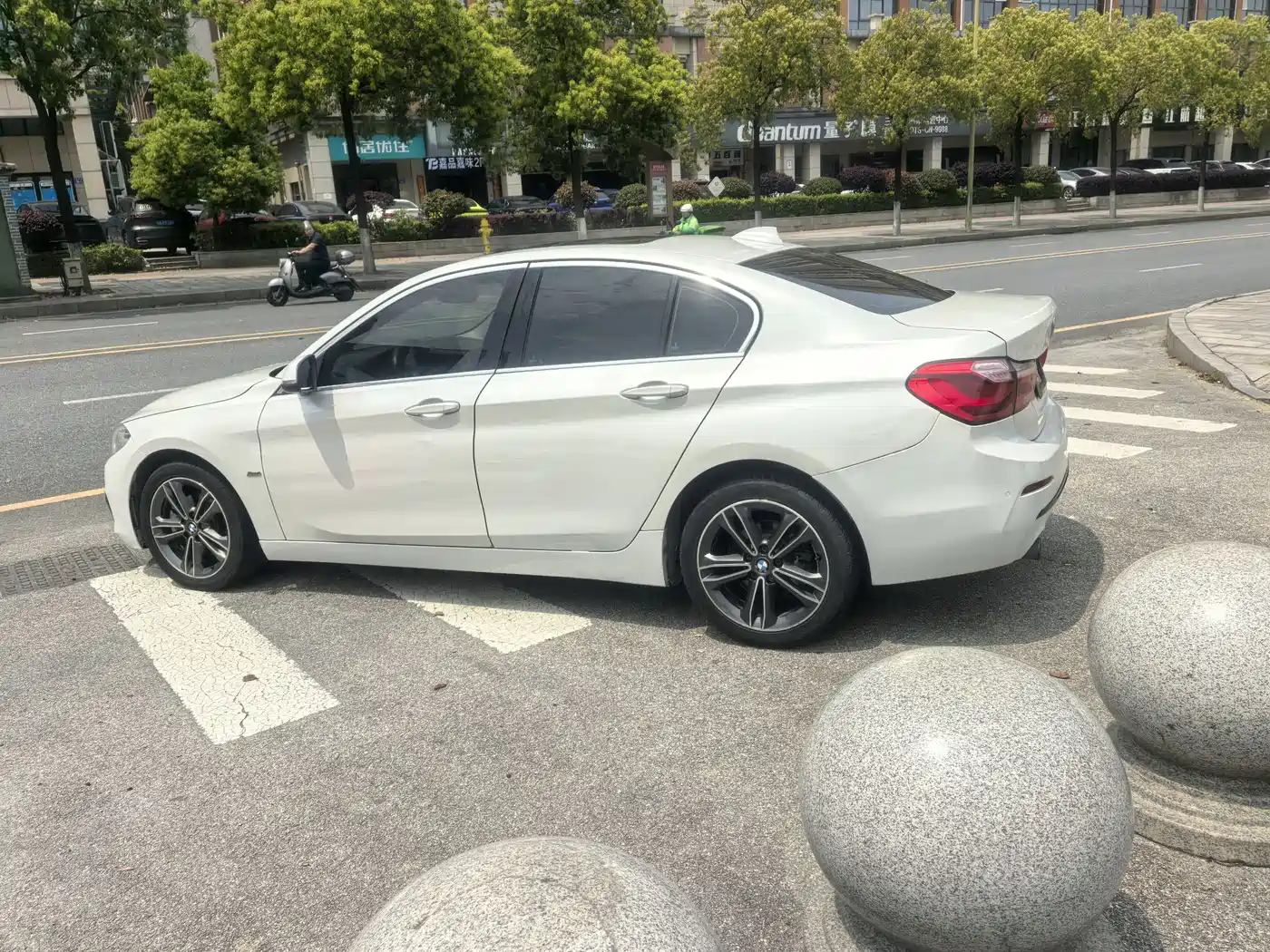 BMW 1 Series 2017 118i Sport фото 9