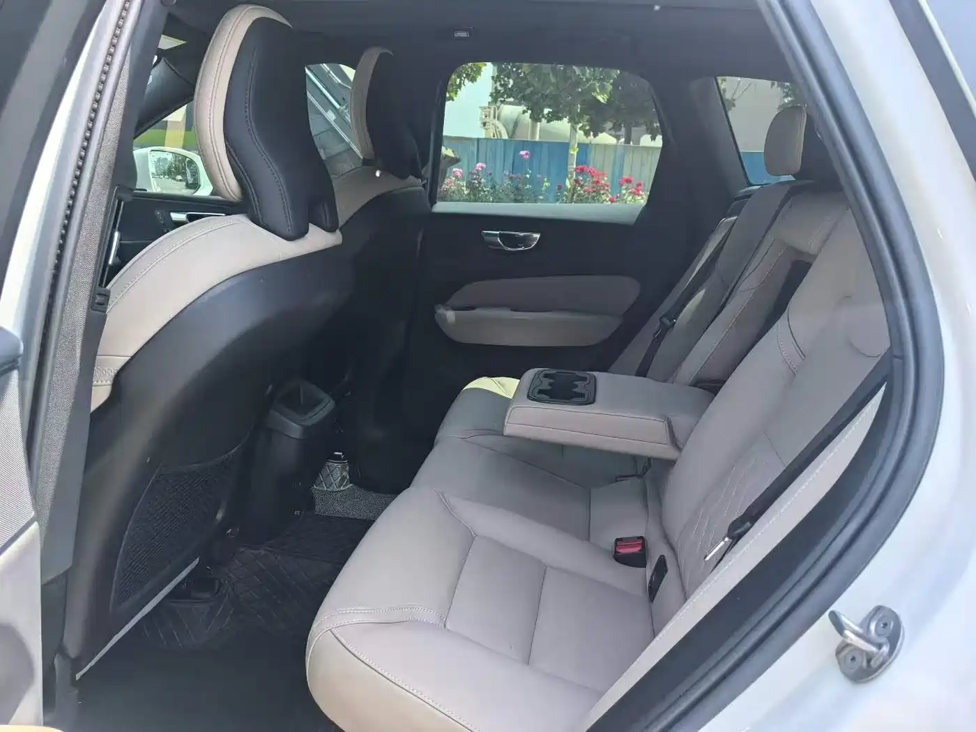 Volvo XC60 2026 Model B5 AWD Premium Luxury фото 5