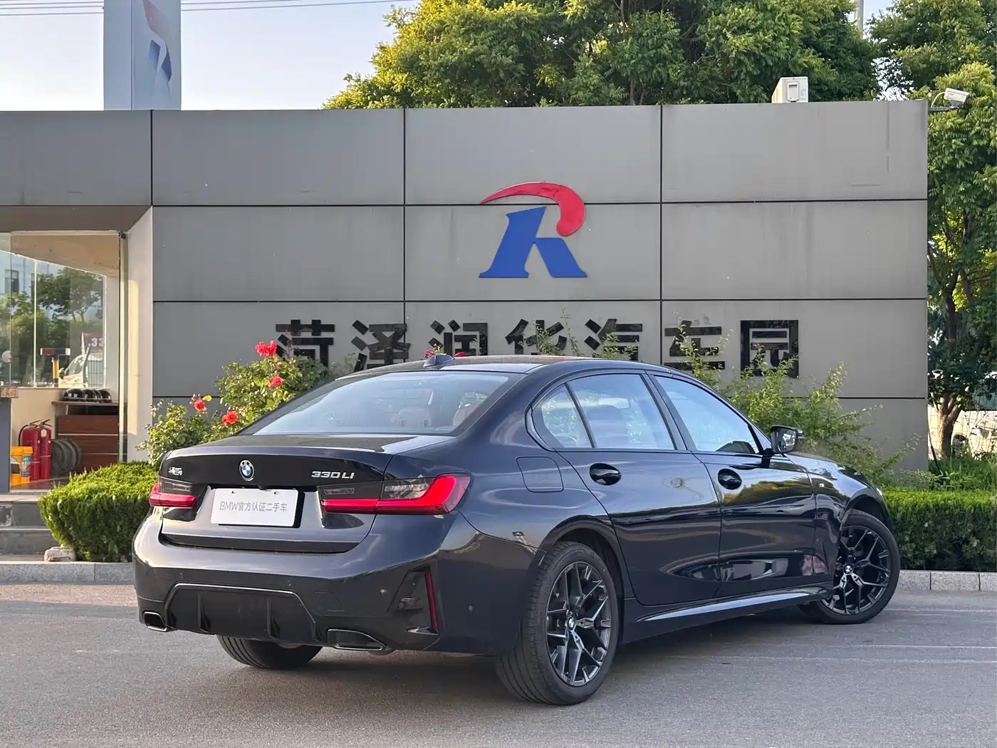 BMW 3 Series 2025 330Li M Sport Night Edition фото 11
