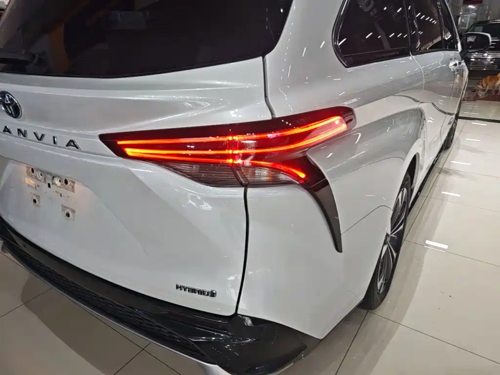 Toyota Granvia 2023 2022 2.5L Hybrid Noble Edition