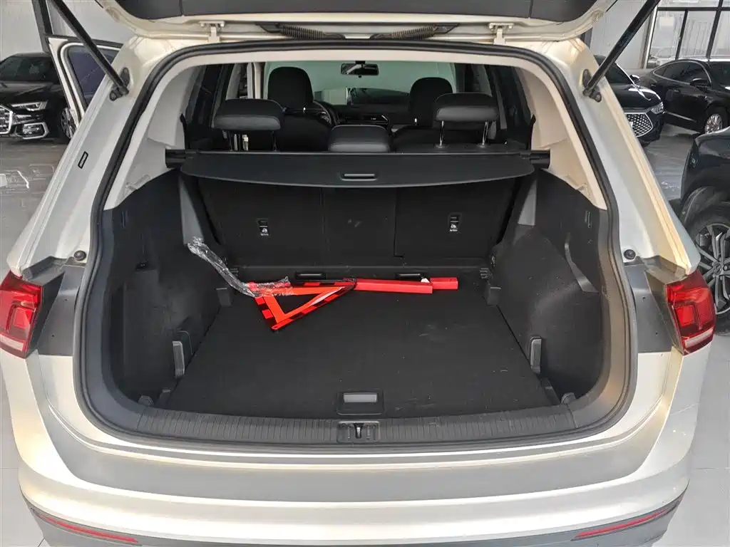 Volkswagen Tiguan L 2017 330TSI Automatic 2WD Trend Edition фото 15