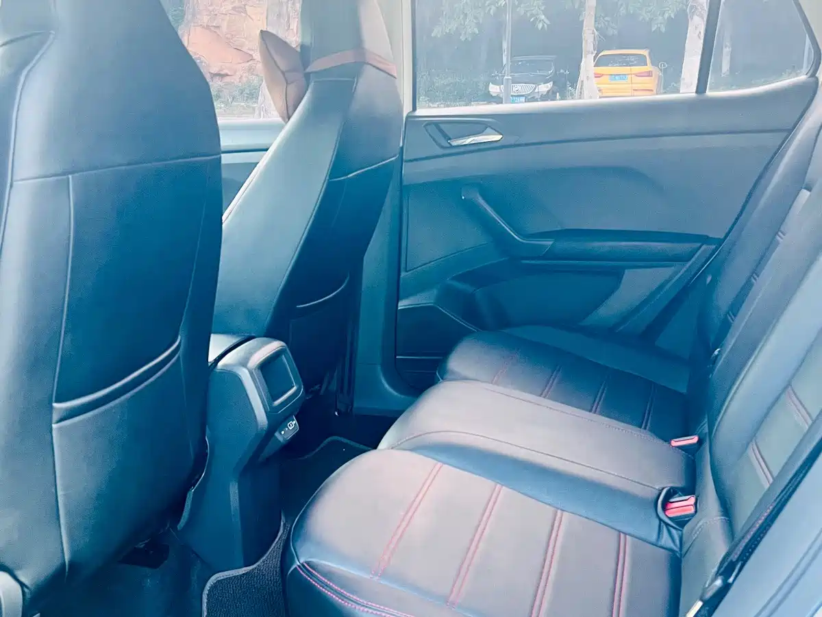 Photo 8 - Volkswagen T-Cross