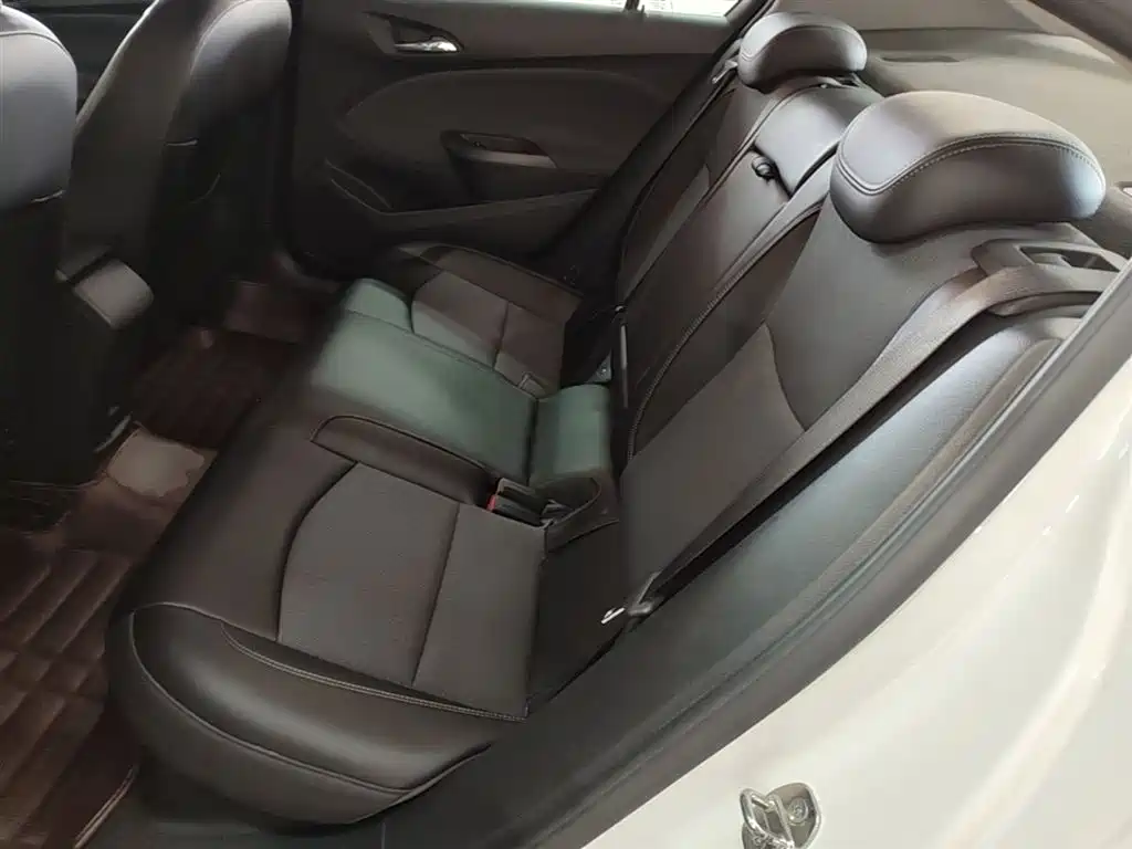 Chevrolet Cruze 2017 1.5L Automatic Stylish фото 17