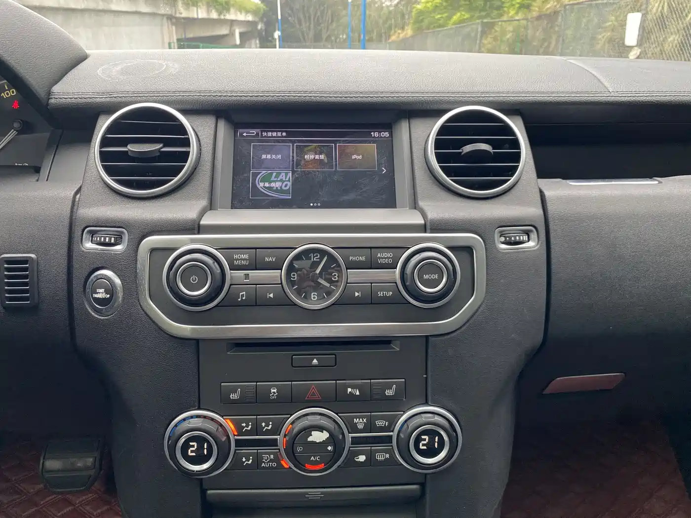 Land Rover Discovery 2016 3.0 SC Gloss Black Collector's Edition HSE фото 13