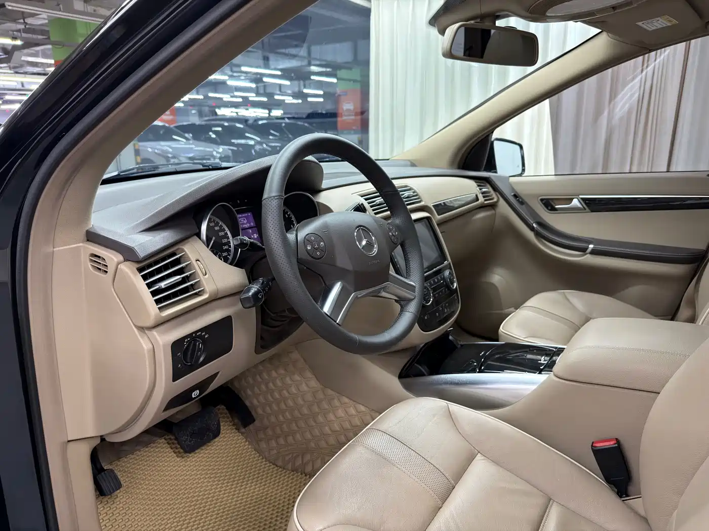 Mercedes-Benz R-Class 2015 R 320 4MATIC Luxury фото 5